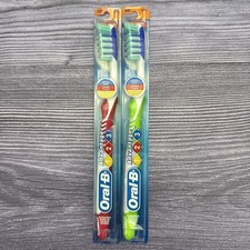 2 LOT 2007 Oral B Advantage Plus Toothbrush Regular 40 MEDIUM Gum Stimulators