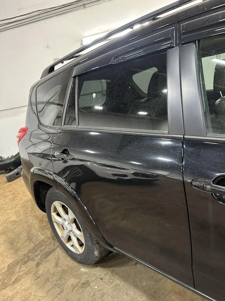 Used Rear Right Door Assembly Rear Side fits: 2012 Toyota Rav4 electric windows Foto 2 de 4
