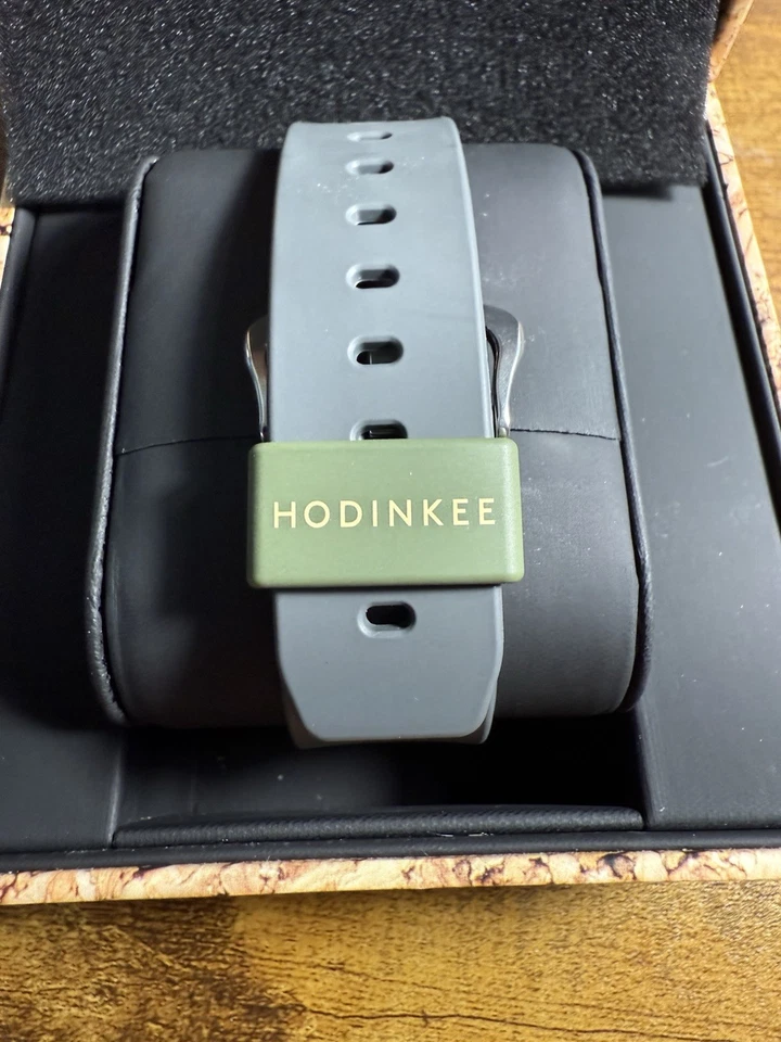 con caja y papeles Casio GShock Ref 5600 Hodinkee Ben Clymer Agotado L G3D Foto 2 de 4