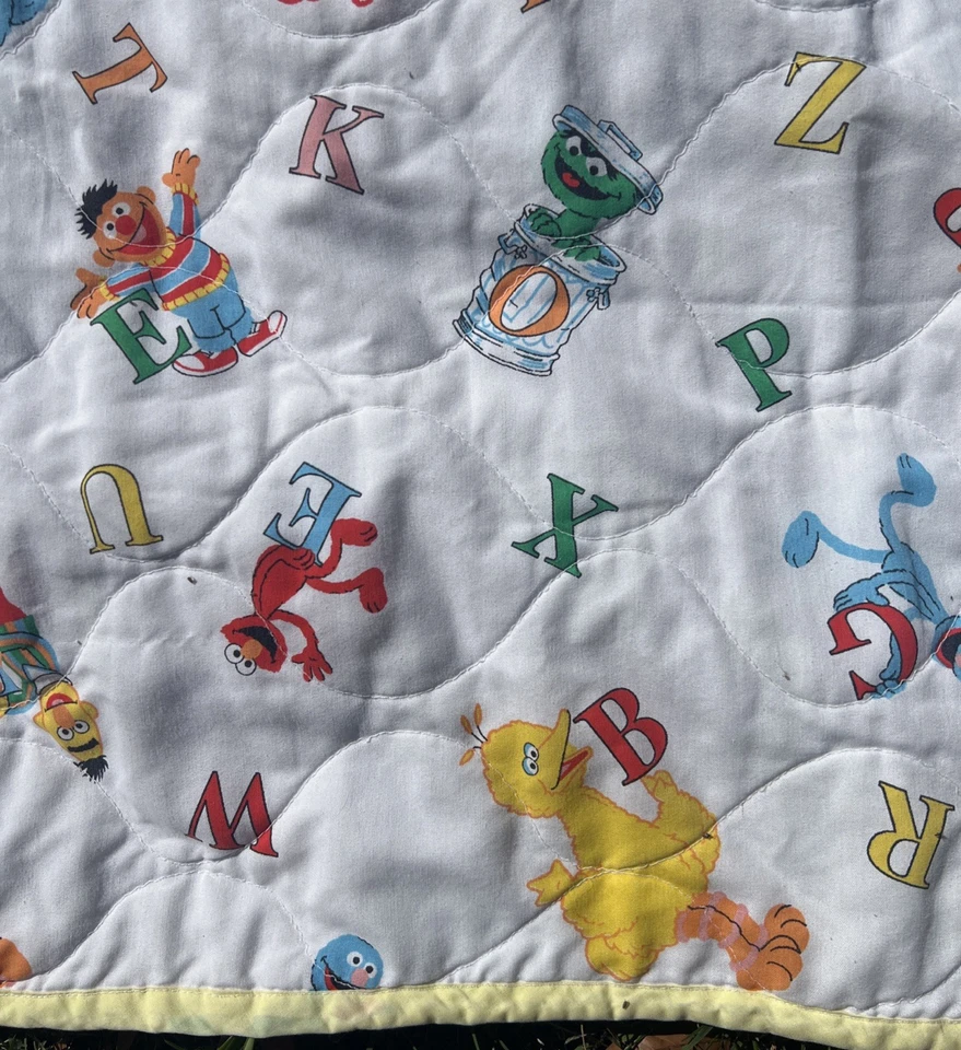 Edredom colcha cobertor tecido tamanho criança berço rua gergelim alfabeto vintage EUA - Imagem 4 de 4