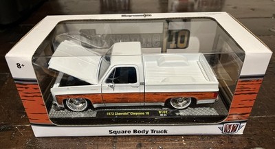 M2 1/24 1973 CHEVROLET CHEYENNE 10 TRUCK R102 WHITE & WOOD GRAIN C10 SQUARE BODY