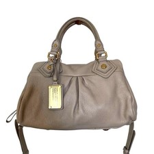 MARC BY MARC JACOBS Classic Q Baby Groove Shoulder Bag Greige 19x30x12cm