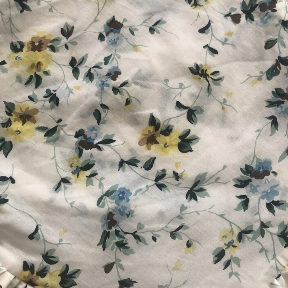 Laura Ashley Polyanthus Primrose 圆形褶皱枕头套和卷盖 批量 — 第 4/4 张图片