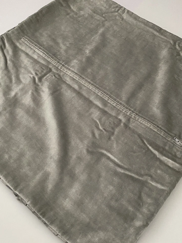 Bed Bath & Beyond Gray Velvet Throw Pillow Cover Sham 22x22 Tufted 3D - Image 2 of 4