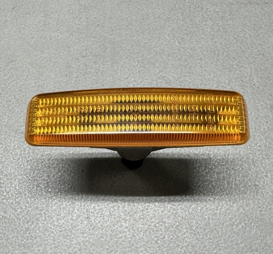 BMW E39 Turn Signal Light Fender Side Marker Lamp Amber Lens