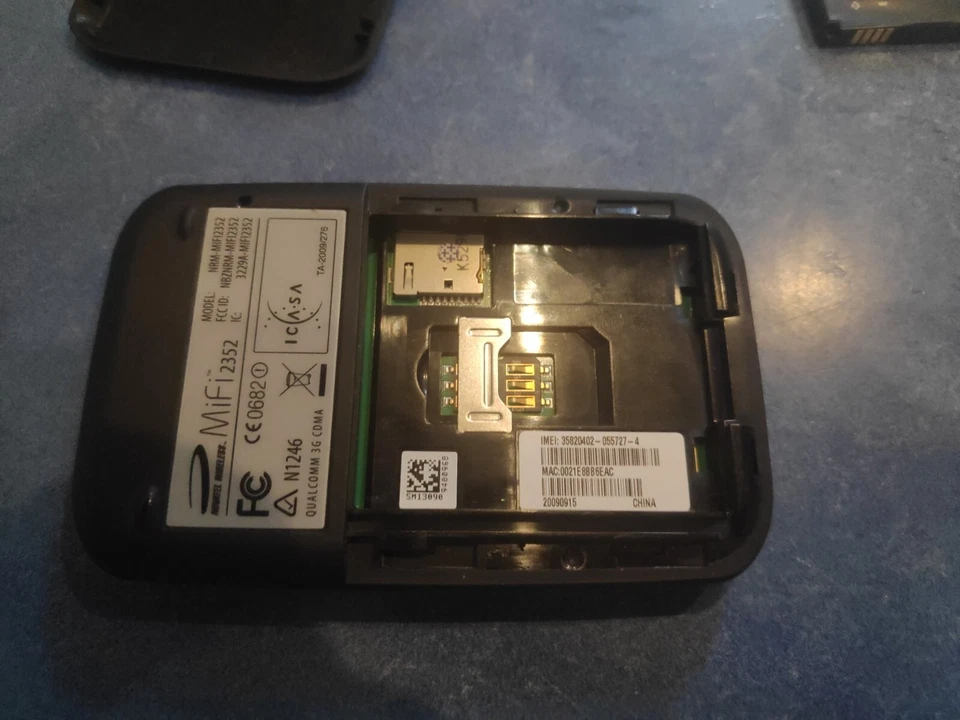 NOVATEL MIFI 2352 AT&T WIRELESS MOBILE HOTSPOT BROADBAND MODEM - Image 4 of 4