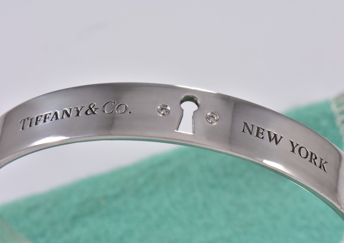 アクセサリー DISCOVERED TIFFABONE BRACELET Tiffany & Co Diamond Silver Keyhole Lock Bangle Bracelet & Box