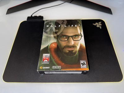 Half-Life 2 - Small Box Gordon Freeman - PC Game Brand New Factory Sealed!