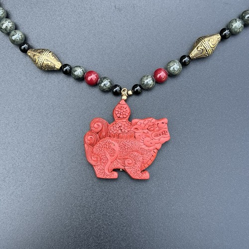 Vintage Hand-carved Red Cinnabar Fo Dog Pendant Necklace Gold, Red & Black Beads - Picture 2 of 19