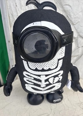 UNIVERSAL STUDIOS Despicable Me Minions UNIVRS Skeleton Plush 15 
