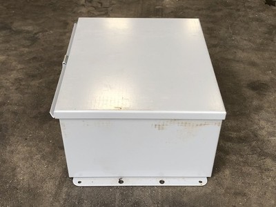 ACE MANUFACTURING SS-6-12 Type 3R Enclosure w/ SunSaver Charge Controller  