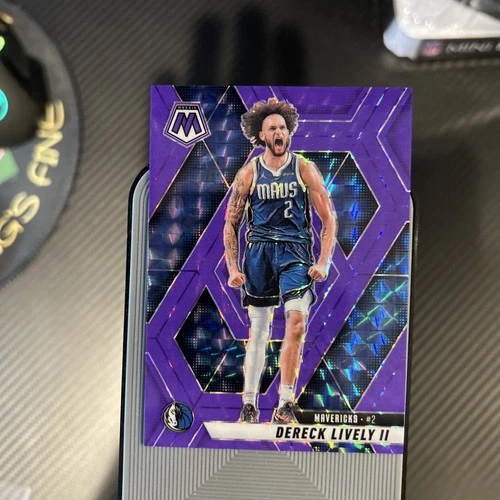 2024-25 Panini Mosaic Dereck Lively II #115 Purple Fluorescent 180/249 Mavericks