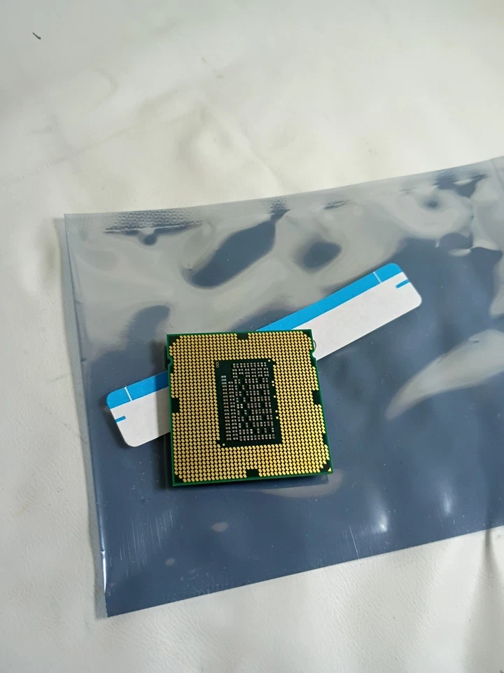 Intel Core i3-2125 3.30GHz Dual-Core CPU SR0AY LGA1155 Socket H2 - Image 3 of 4