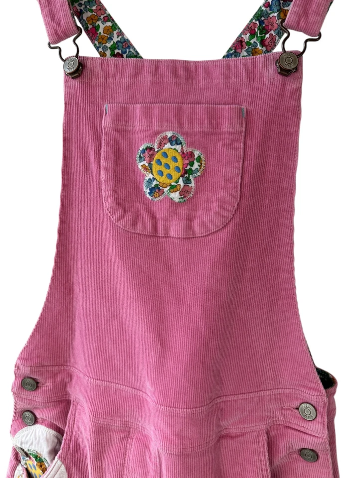 Mono de pana rosa Boden parches de flores bordados niño adolescente talla 13-14 años Foto 2 de 4