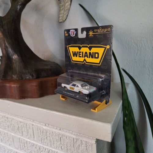 M2 SET di 2 espositori auto GIALLI stampati in 3D supporto inclinato tipo 6 - Foto 6 di 6