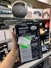 TASCAM DR-05 Portable Digital Audio Recorder  4GB - Excellent Condition