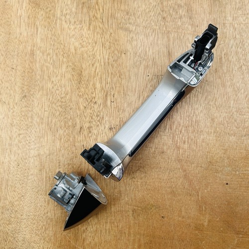 Genuine Mercedes OEM W177 A45s front right door handle SILVER A0997607400 - Picture 3 of 3