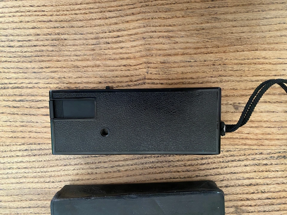Appareil Photo Vintage Kodak Pocket Instamatic 400 + Housse Origine - Photo 4/4