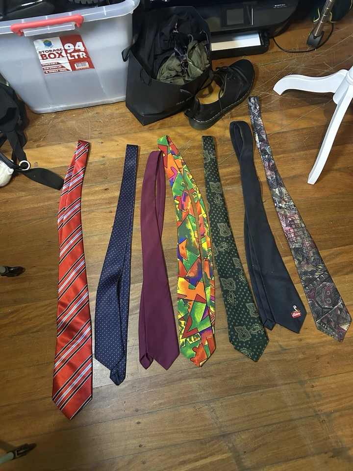 Corbatas de seda vintage al por mayor - 28. Hecho en Italia. Diseñador. Revendedor. Y2k. Hecho a mano Foto 3 de 4