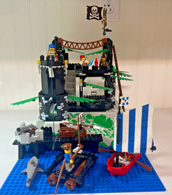 LEGO Pirates Rock Island Refuge (6273) 99% Complete with Manual Great Condition