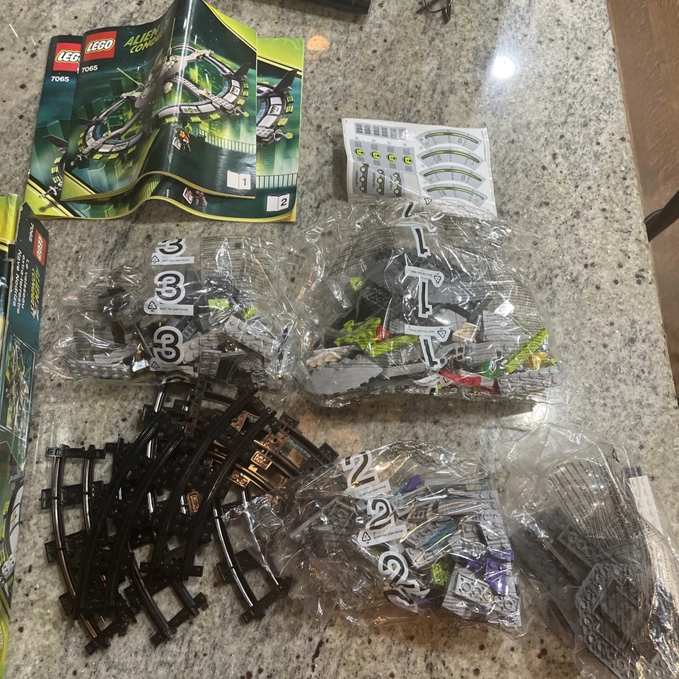 LEGO Space: Alien Mothership (7065) - New in Box. One sticker missing  - Image 3 of 4