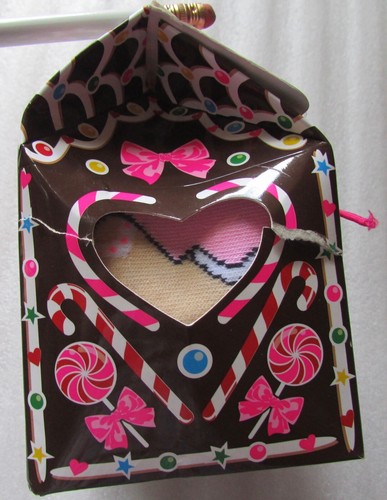 Betsey Johnson Socks 4 Pairs Gingerbread Gift Box New - Picture 6 of 7