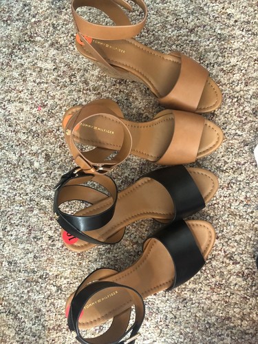 Tommy hilfiger Keilabsatzsandalen. Neu Größe 10. Farbe schwarz