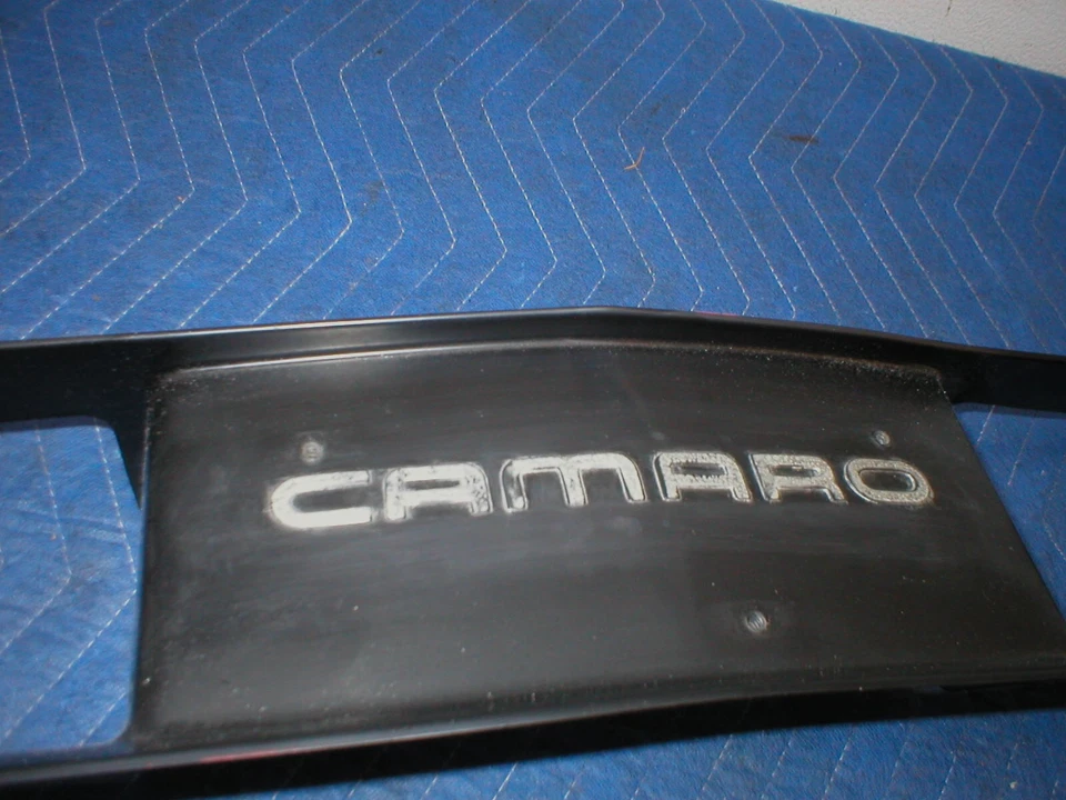 Camaro Z-28 RS IROC 1985-1992 PARACHOQUES DELANTERO REJILLA INSERCIÓN NEGRO GM#14081371 GM Foto 3 de 4