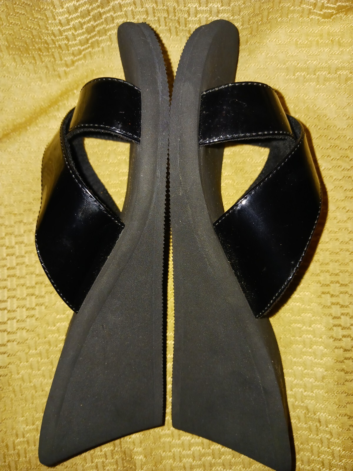 earth hyannis sandals