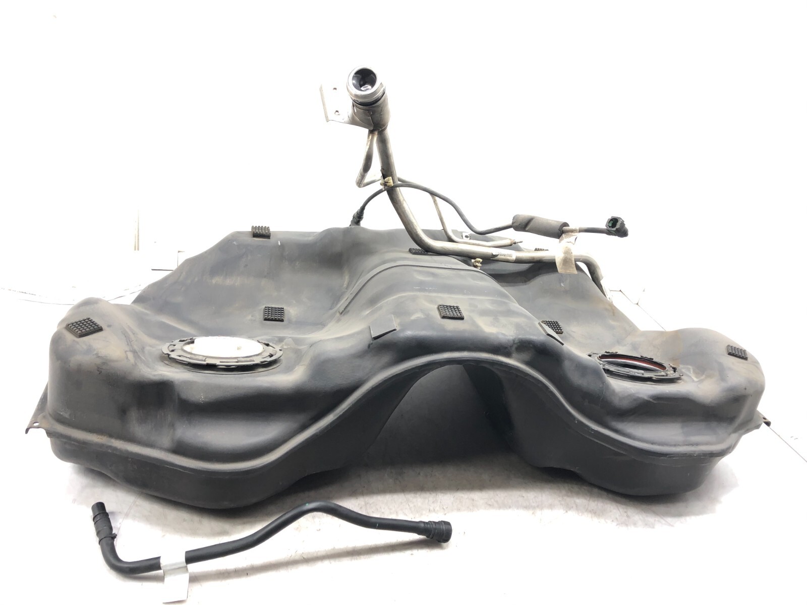 2014-2017 MASERATI GHIBLI FUEL GAS TANK RESERVOIR OEM.