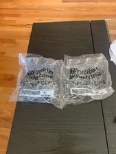 FRANKLIN INDUSTRIES 25 T-POST CLIPS NEW IN THE BAG. 10 BAGES-250 PCS.