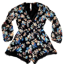 Material Girls Womens Romper Sz M Floral Wrap V-Neck Long Sleeve Lace Trim Leg