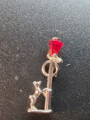 Vintage Sterlingsilber Hund jagt Katze hoch Laternenmast Charm/Anhänger 2g