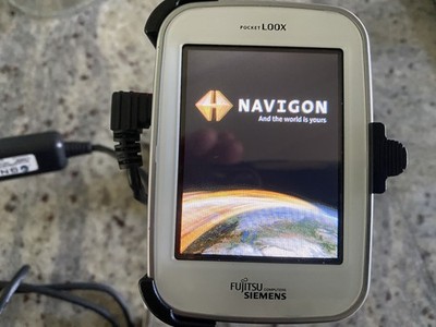 Fujitsu-Siemens Pocket LOOX N100, Handheld + Navi Halterung