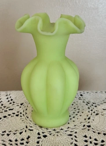 Fenton Uranium Lime Green Vaseline Vintage Glass 5 1/2” Mellon Vase