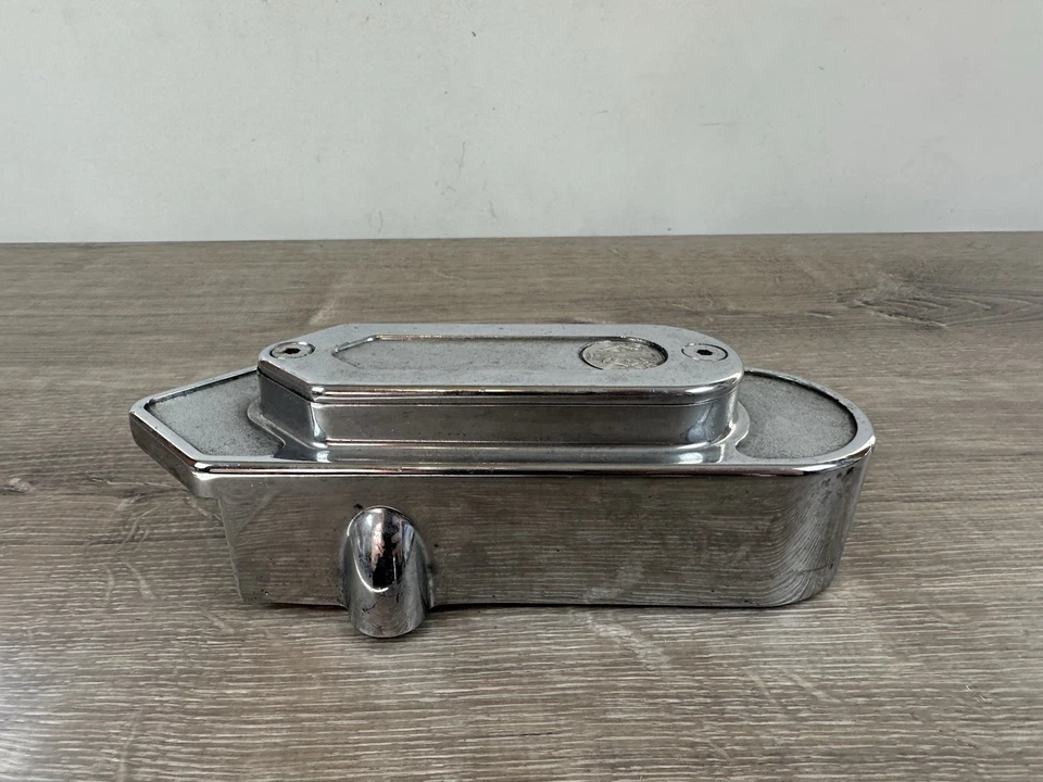 Cubierta de eje basculante trasero cromada Harley OEM 1999 Wide Glide Foto 3 de 4