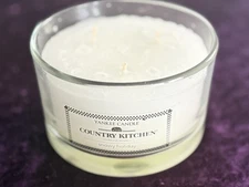 Yankee Candle Country Kitchen Candle Jar Snowy Holiday 17 Oz Christmas Holiday
