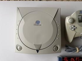 Dreamcast Console (PAL) + 4 Games controllers tested working sega
