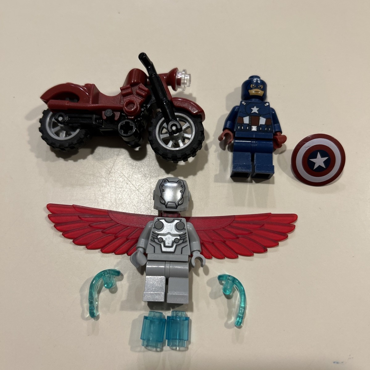 LEGO Marvel Minifigure Lot Super Adaptoid 76076 Captain America