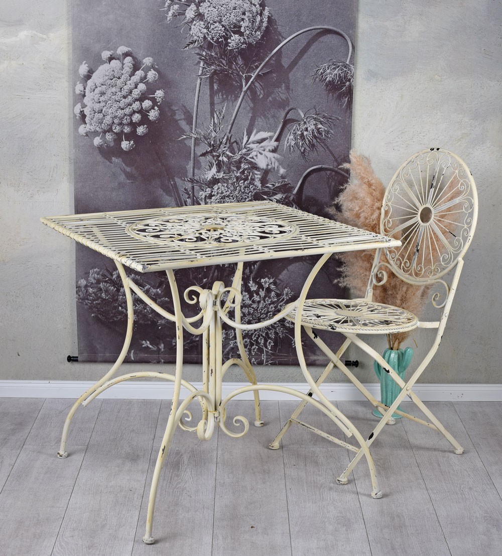 Table d'extérieur en fer adaptée aux meubles de jardin