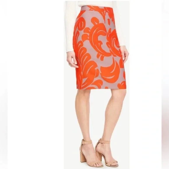 Falda Ann Taylor Curvy Abanico Hoja Naranja Malva Talla 2P Pequeña Precio de venta sugerido por el fabricante $129 Foto 3 de 4
