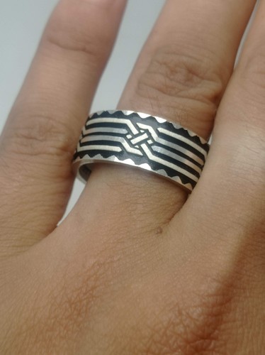 Ein Herrenring aus 925 Silber, Gr. 13 und wiegt 8,83 Gramm. Es ist sehr bea - Bild 1 von 6