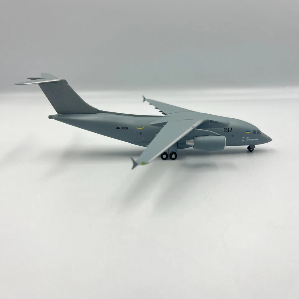 Herpa 558006 Antonov 178 An-178 Reg: UR-EXP "197" Le Borget Air Show scale 1/200 - Image 4 of 4