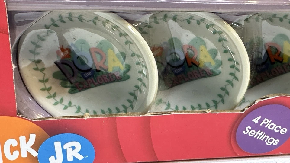 Juego de té de 13 piezas de recuerdo de porcelana Dora The Explorer 4 lugares - sellado Foto 3 de 4