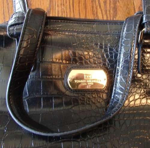 TOMMY HILFIGER MEDIUM HANDBAG BLACK PATENT LEATHER - Picture 3 of 6