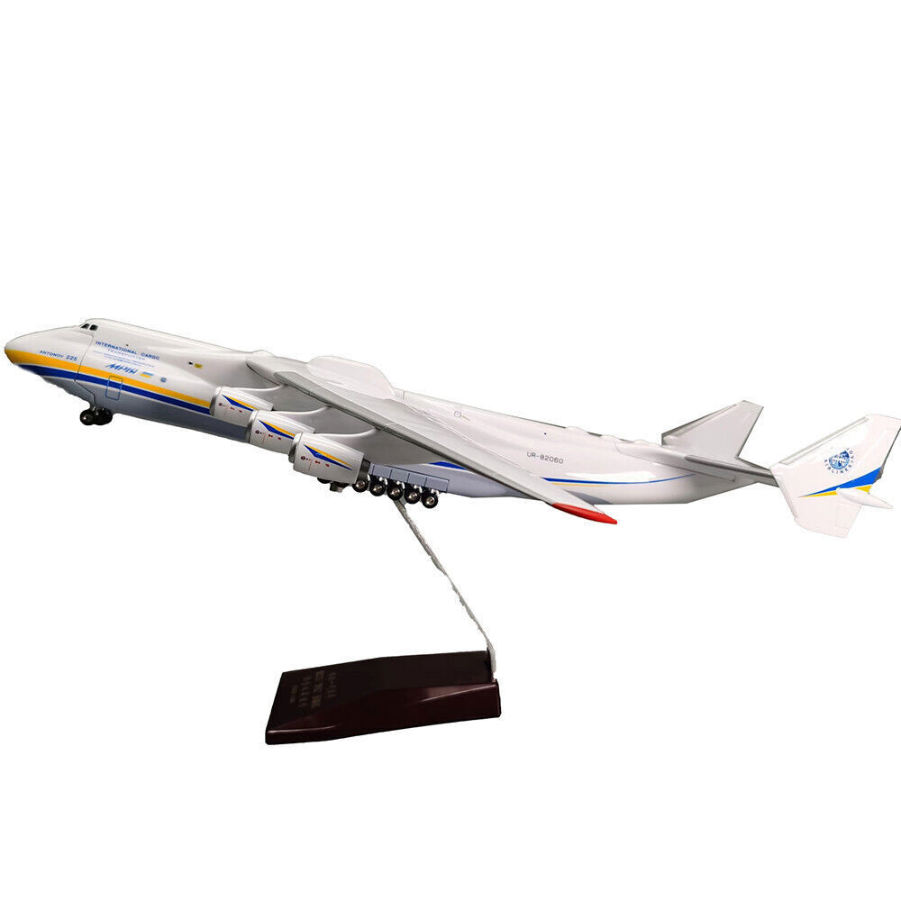 Antonov 225 モデル 1/200 スケール Amazon.com: AeroClix Antonov AN-225 Mriya Model Airplane – 1