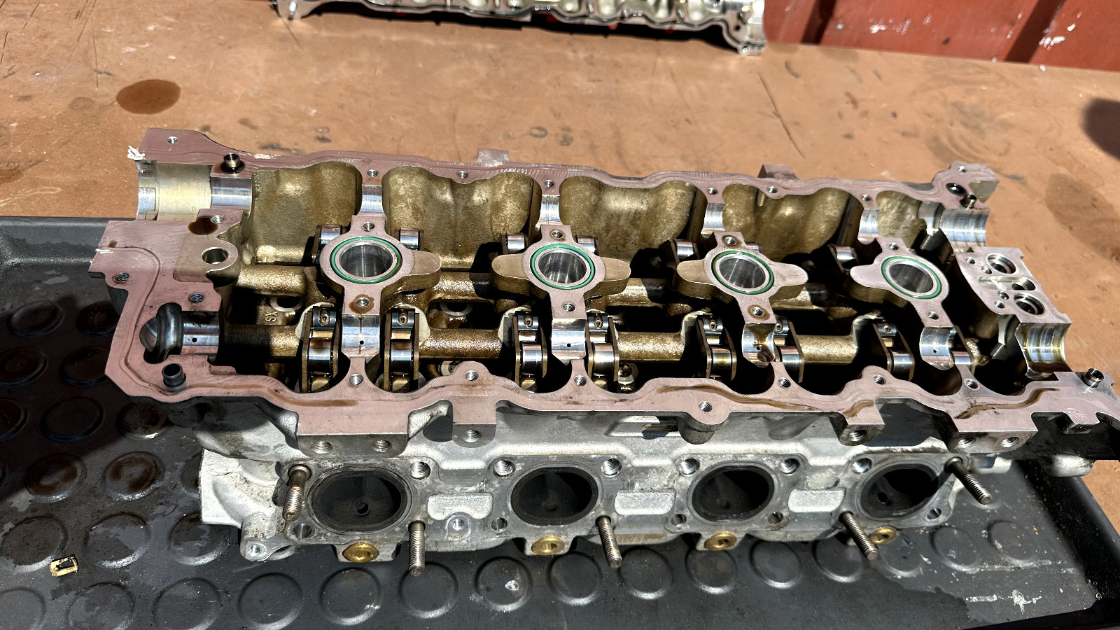 Ferrari 488 GTB Spider LEFT HAND CYLINDER HEAD LH Bank2 complete w camshaft OEM