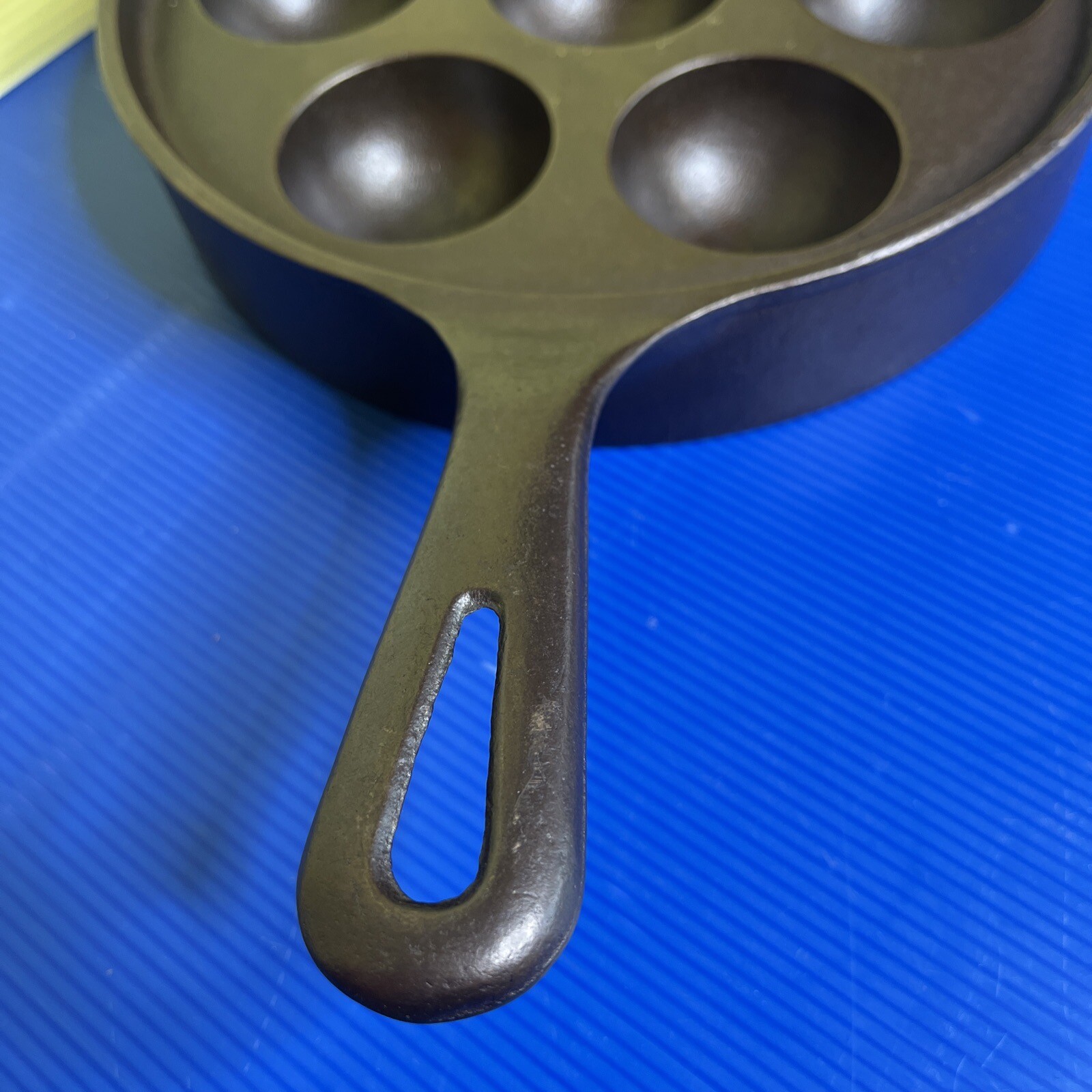 VINTAGE GRISWOLD 962 32 CAST IRON AEBLESKIVER EGG POACHER PAN SKILLET