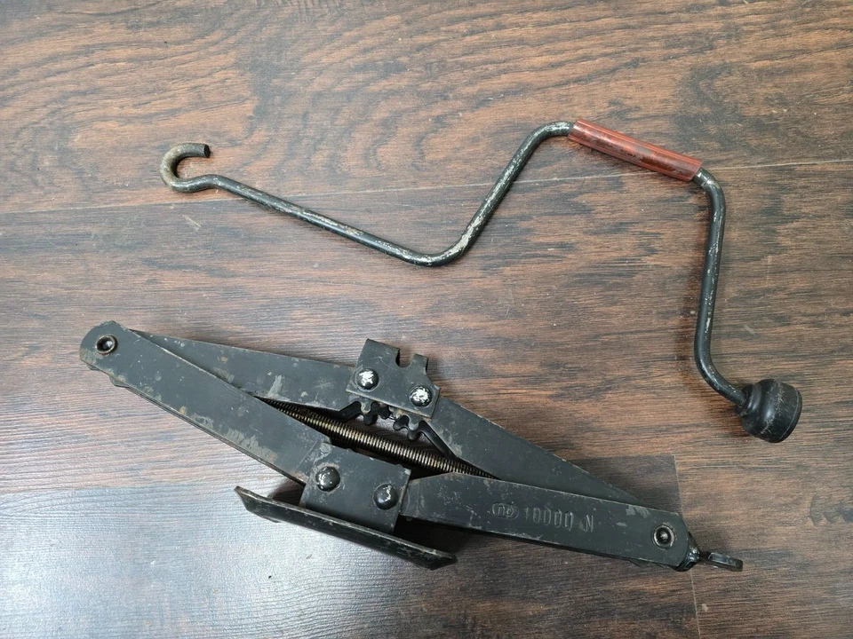 BONITO USADO ORIGINAL PORSCHE 924 924S 944 GATO DE TIJERA DE ACERO CON MANGO KIT DE HERRAMIENTAS #1 Foto 3 de 4