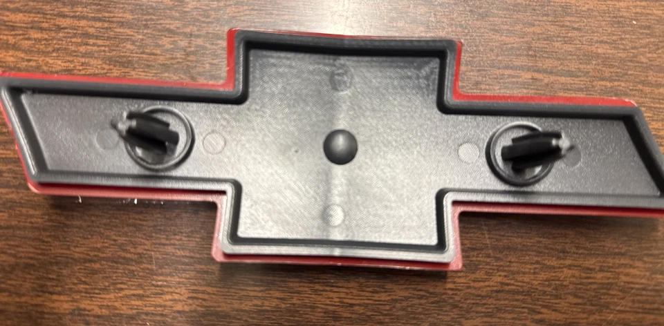 1994 1995 1996 1997 1998 TAHOE FULL SIZE SUBURBAN BLAZER RED BLACK GRILLE EMBLEM - Image 2 of 2